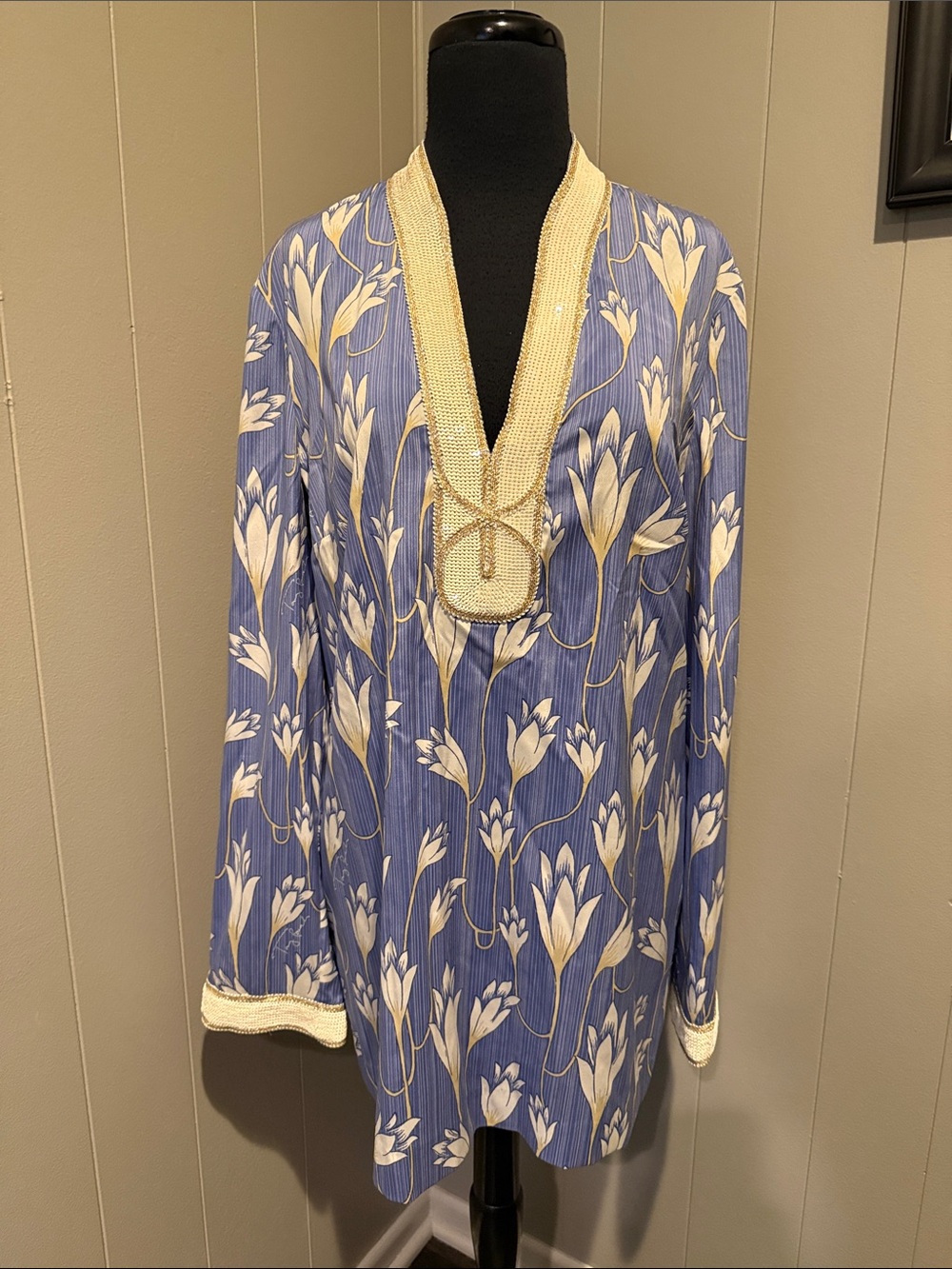 Tory Burch Women’s 12 Blue and Cream Floral Beaded V-Neck Tunic